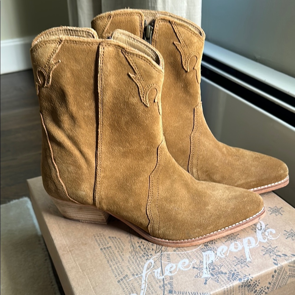 Free People NWT Brand new 38.5 New Frontier Western Boot Camel Suede
